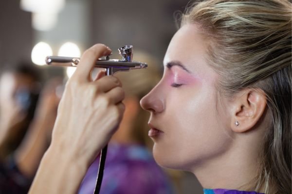 Benefits of Airbrush Makeup for Beginners